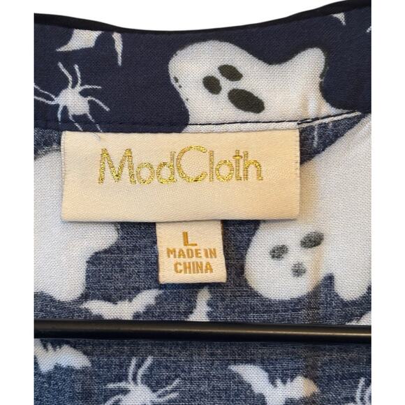 ModCloth Women’s Halloween Print Sleeveless Blouse Top Sz L Ghosts Bats Spiders - Picture 4 of 8